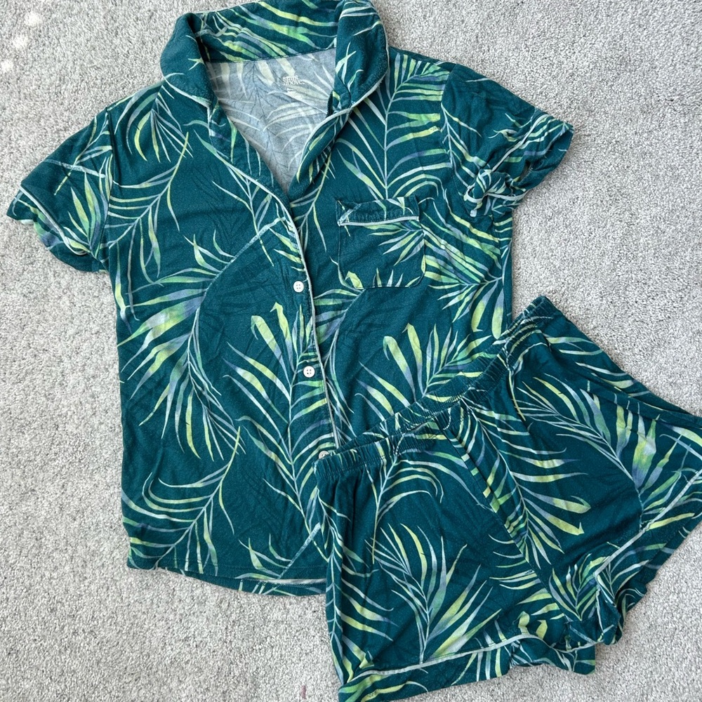 BUNDLE OF 4- Gillian & Omalla + Stars Above short sleeve pajama sets